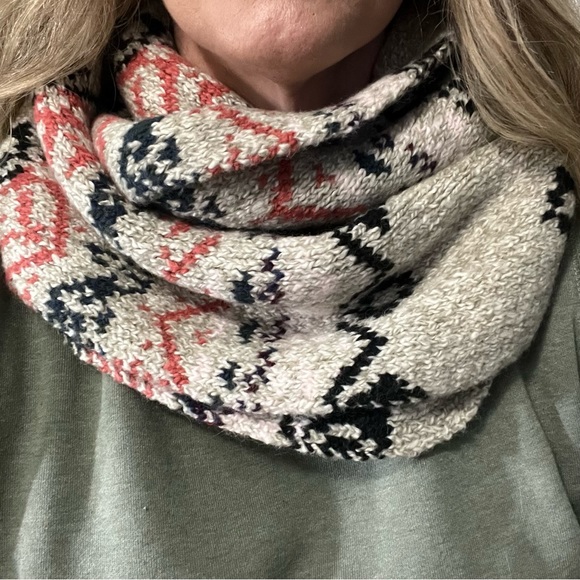 New AE American Eagle Fair Isle Nordic Infinity Scarf - Picture 1 of 6